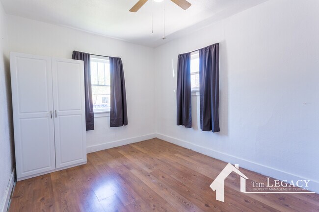 Foto del edificio - 933 N Lincoln St