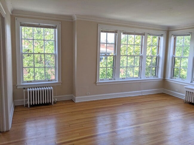 Foto del edificio - 905 Elmwood Ave