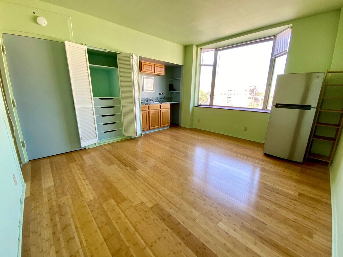 Primary Photo - Spacious Studio in Historic Lafayette Buil...