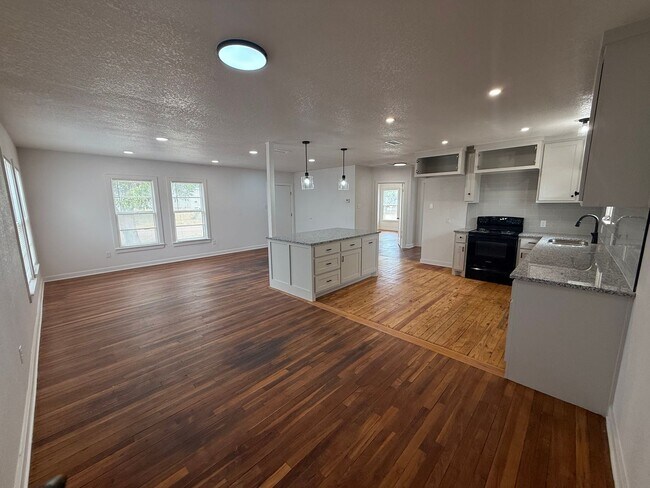 Foto del edificio - Country-Side Chic: Fully Renovated 3-Bed, ...