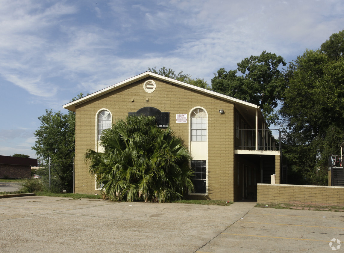 Foto principal - Mid City Apartment Complex