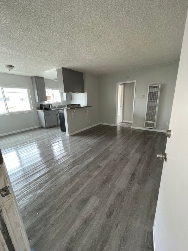 Foto del edificio - 2122 E 10th St