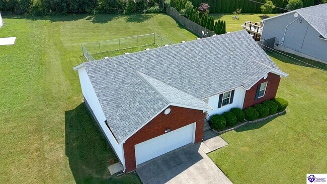 Building Photo - 520 University Dr