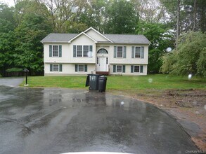 Building Photo - 18 Penny Ln
