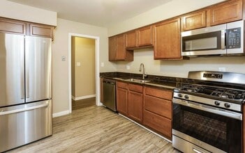 Building Photo - 1464 Deerfield Rd