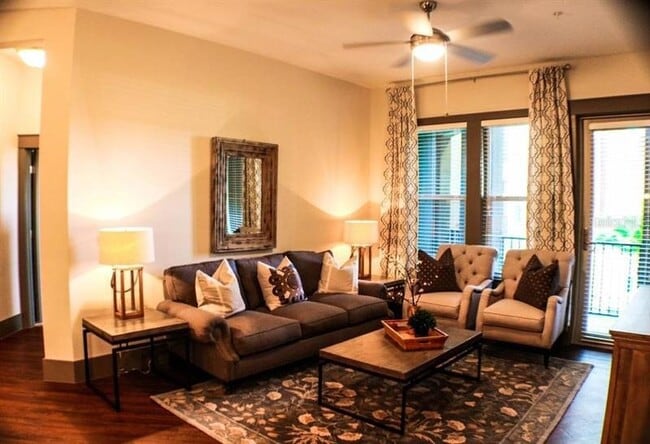 Photo - 1701 N Lois Ave Apartment