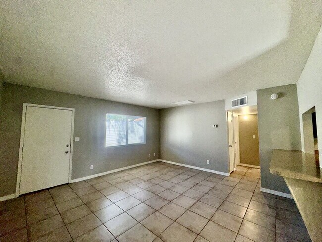 Foto del edificio - 2 bed 1 bath WTS included