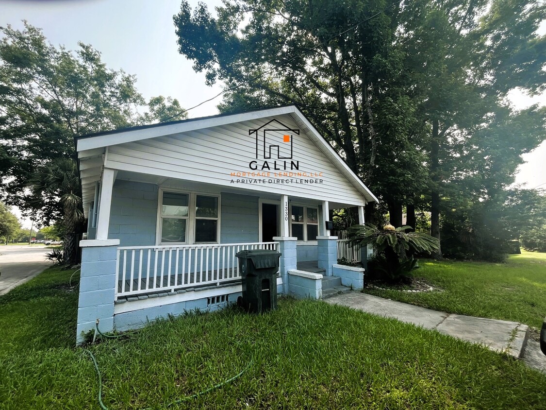 Primary Photo - 1330 Golden St