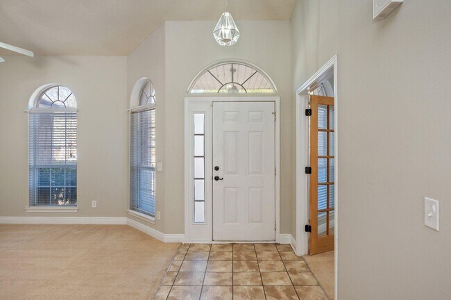 Building Photo - 654 Territory Ln