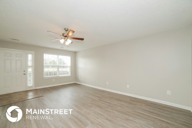 Building Photo - 6239 Hickory Ln Cir