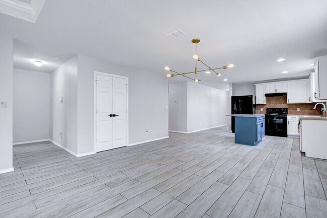 Building Photo - Rental