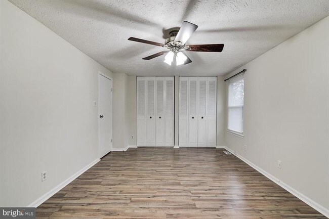 Building Photo - 24 Waterview Ct