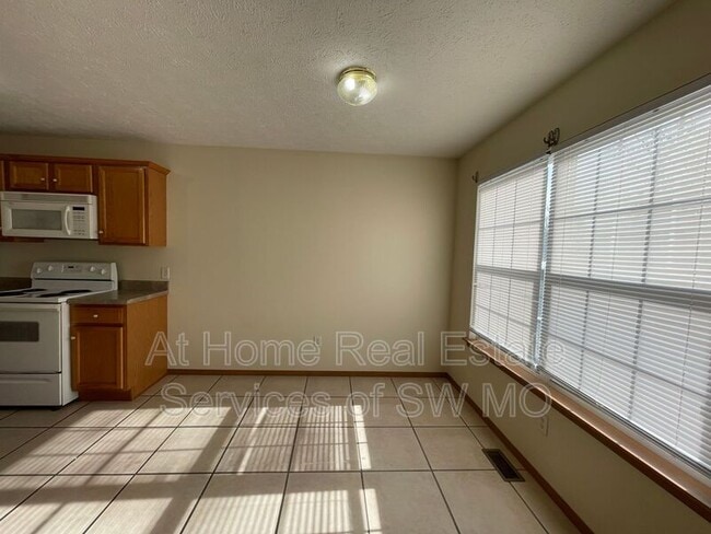 Building Photo - 4308 W La Siesta Ln