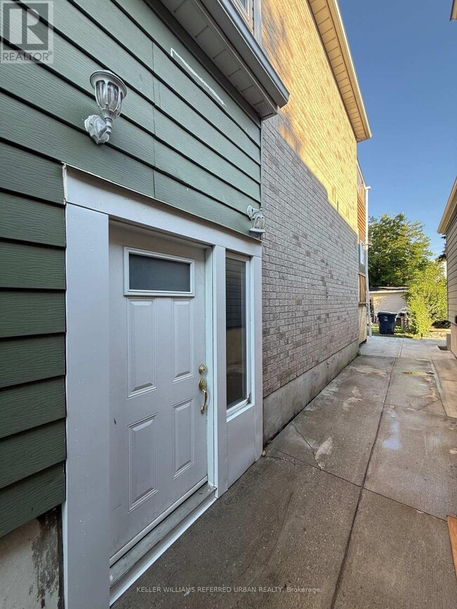 Building Photo - 23 Algoma St