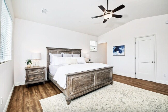 Building Photo - 541 San Dieguito Dr