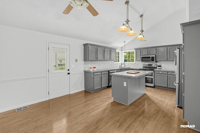 Foto del edificio - 16403 Hinkle Ave