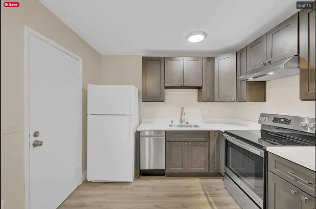 Building Photo - NEWLY REMODELED 2 bedroom,1 bathroom unit....