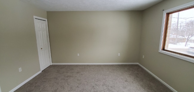 Building Photo - 3613 Newcastle Dr SE