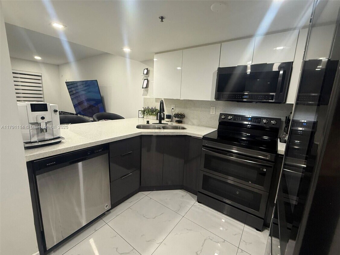 Foto principal - 55 E 4th St