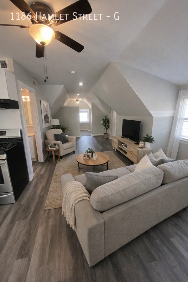 Building Photo - 1186 Hamlet St