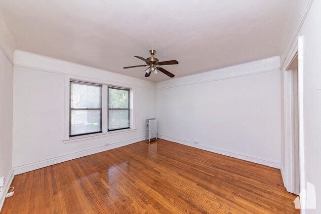 Building Photo - 5704 S Harper Ave