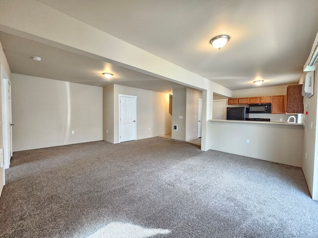 Building Photo - 5207-5207 E Upriver Dr