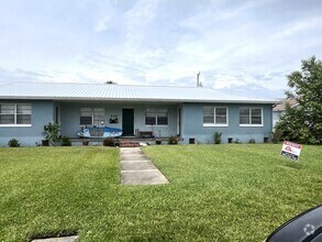 Building Photo - 416 Arricola Ave