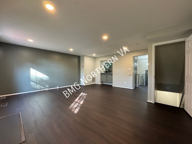 Building Photo - 8651 Centerton Ln