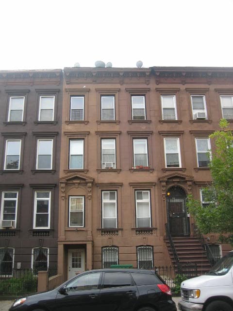 Primary Photo - 1076 Dean St