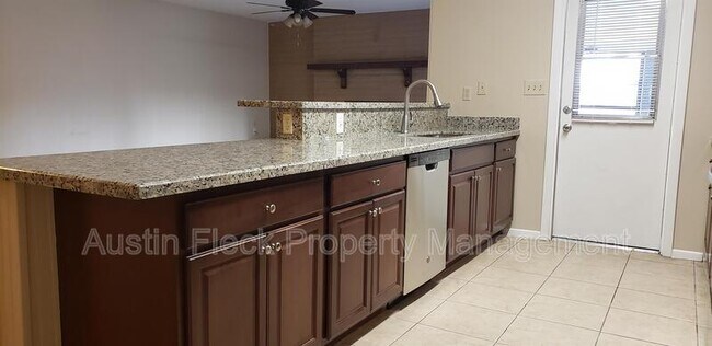 Building Photo - 1520 E Verlea Dr