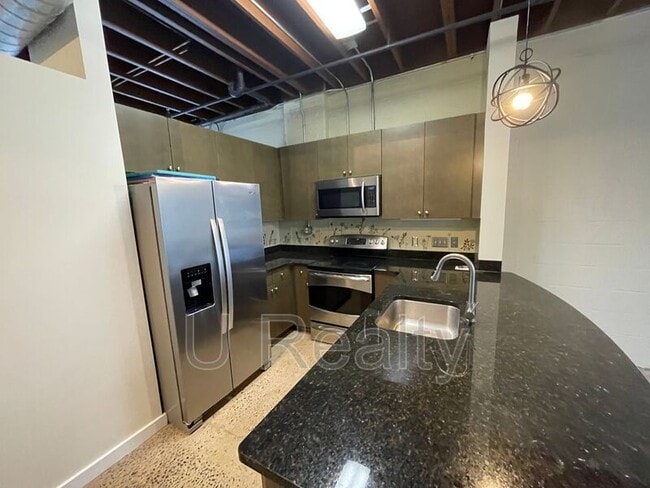 Building Photo - 800 Academy St