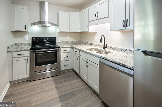 Building Photo - 3117 Colonial Way
