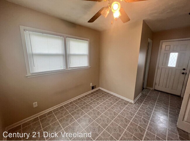 Building Photo - 3 br, 1.5 bath House - 3220 Acacia Drive