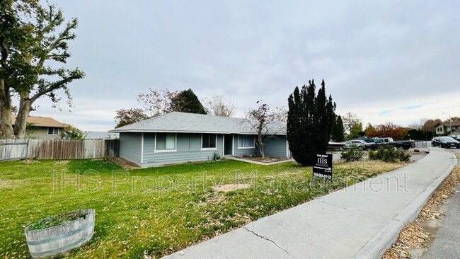 Building Photo - 1613 S Palouse Pl