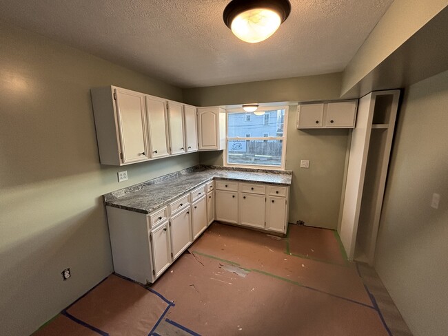 Building Photo - 412 Depot St