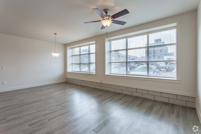 2 Bed/ 1 Bath ADA - Music City Place