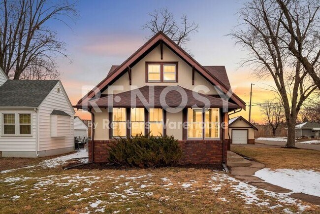 Foto del edificio - Available July 1st 5 Bedroom 2 Bath Single Family Home in Robbinsdale