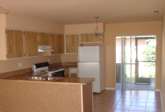 Building Photo - Adorable 2BR/2BA Fourplex with Ceramic Til...