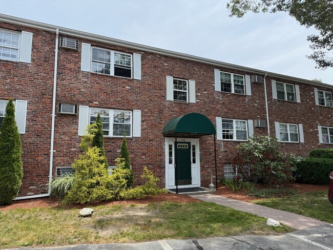 Foto del edificio - 178 Boston Post Rd E