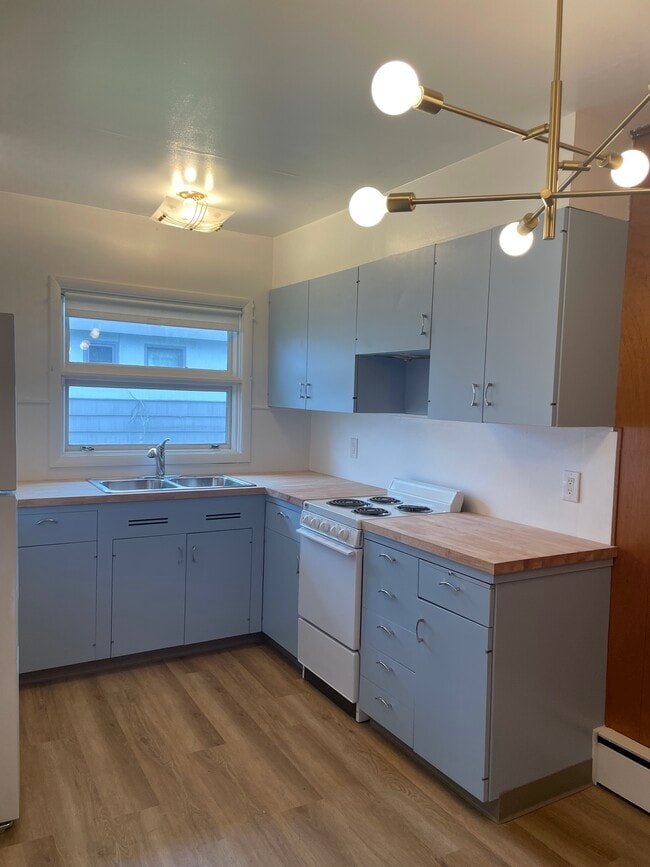 Building Photo - 2225 Romig Plz