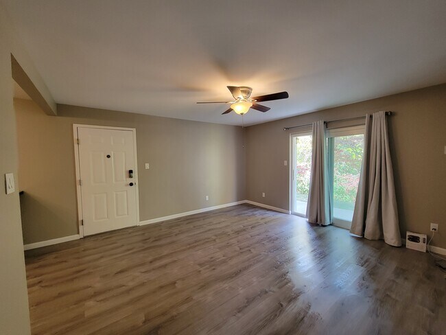 Large living room - 7415 Triwoods Dr