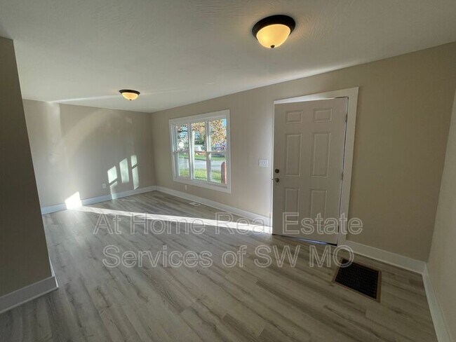 Foto del edificio - 801 N Pickwick Ave