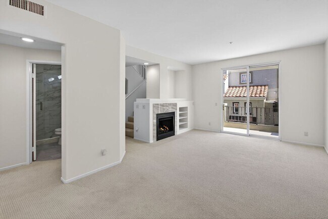 Building Photo - Bright & Updated 2 Bedroom Home with Flexible Primary Retreat and Amazing Community Amenities!