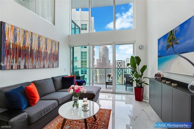 Building Photo - 2 br, 2 bath Condo - 41 SE 5th St Apt 2109