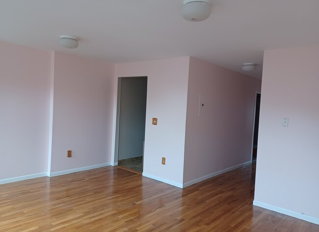 Building Photo - 12 E 129th St