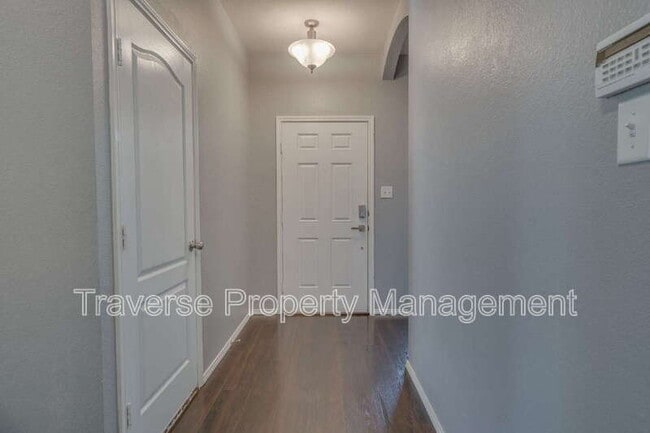 Building Photo - 629 Sparrow Dr