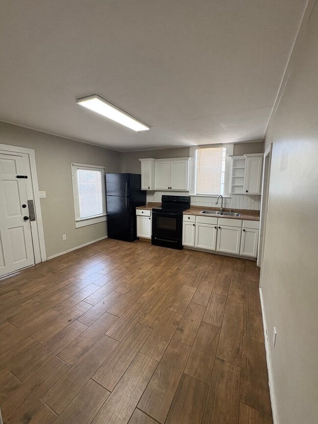 Building Photo - 2524 Norwich-