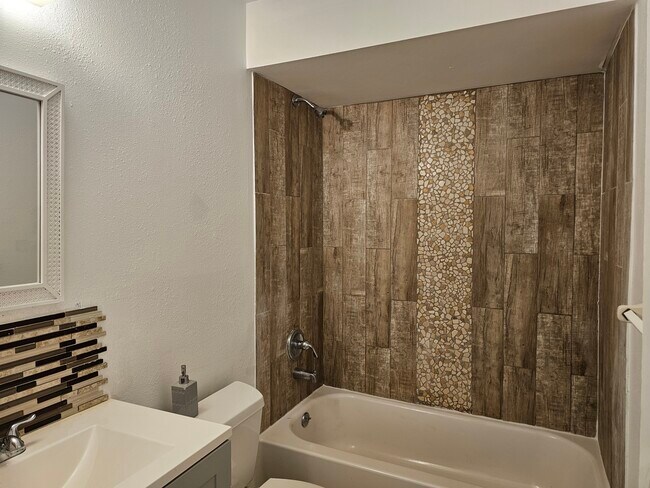 Foto del edificio - 472 N Willowwood Point