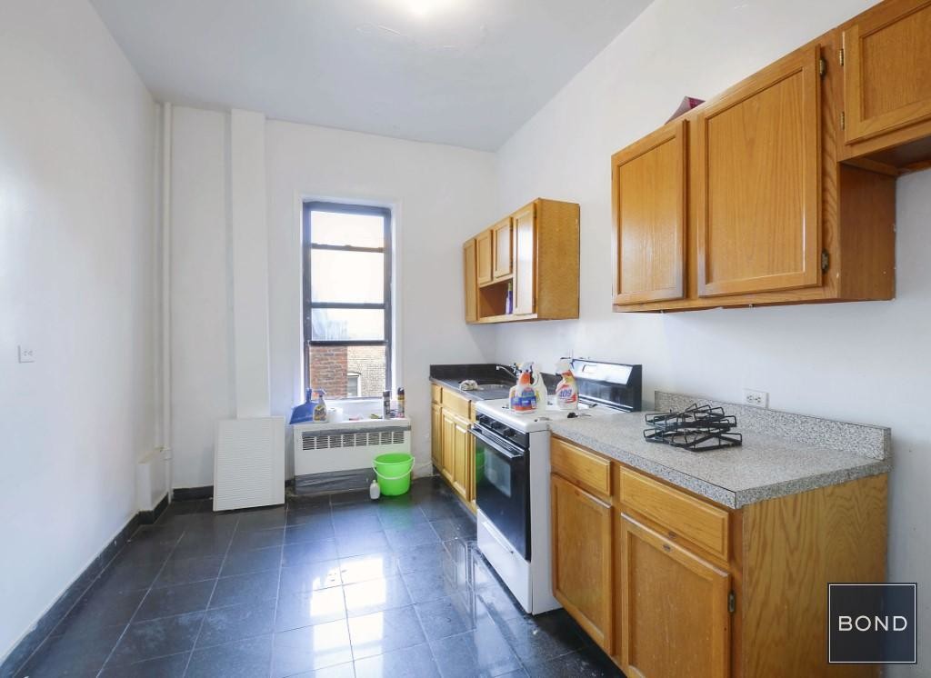 Primary Photo - 215 W 101st St