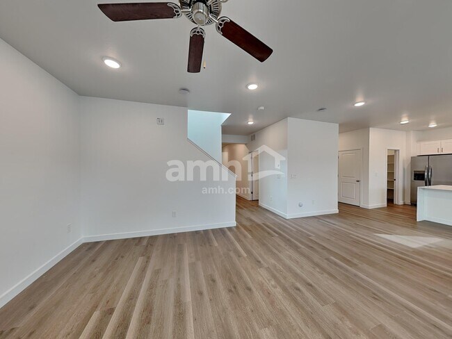 Building Photo - 9724 W Parkway Dr